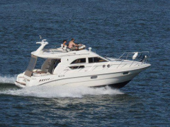 Sealine F330 MIT 2 X DIESEL UND VIEL ZUB