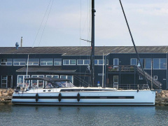 Beneteau Oceanis Yacht 62