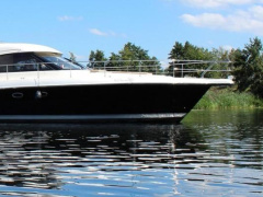 Riviera 4700 Sport Yacht