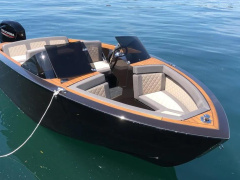Flying Shark 5.7 Classic Bowrider
