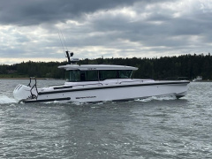 Axopar 37 Cross Cabin