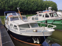 Motoryacht Stahlboot Verdränger