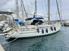 Bavaria 42 Ocean Center Cockpit