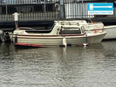 Cabin boat 550