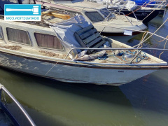 Cabin boat 700