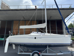Beneteau First 211