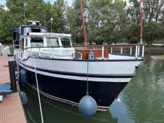 Stahlverdränger Wohnschiff