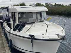 Quicksilver 805 Pilothouse