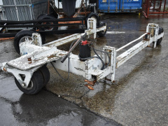 Hydraulikhubwagen mit Segelbootböcken