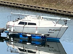 Delanta 75 mit Trailer und zwei Motoren