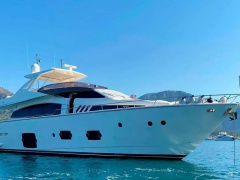 Ferretti 800