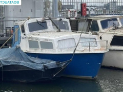 Cabin boat 700