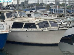 Cabin boat 800