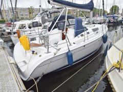 Hunter Marine 31