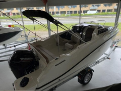 Quicksilver Activ 555 Cabin med Mercury