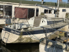 Cabin sailboat 900