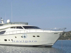 Ferretti 810