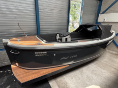 Maxima 650 Flying Lounge