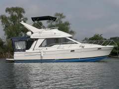 Bayliner 3388 Command Bridge
