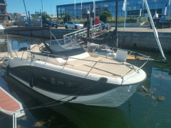 Quicksilver Activ 875 Sundeck