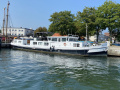 Komfortables Wohnschiff Yacht à moteur