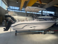 Ranieri voyager 19 s Center console