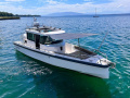 Axopar 28 Cabin Pilothouse