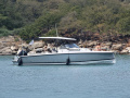 Zwischen Sportboot
