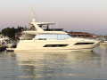 Prestige 680 Flybridge
