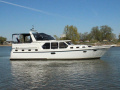 Explorer 45 Izpodrivni čoln