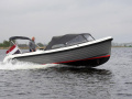 Intender 820 Sloep