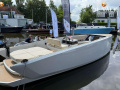 Lumen E10 Motoryacht