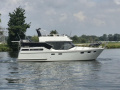 Aqualux 1150 Flybridge