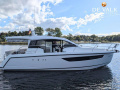 Sealine C330 Iate a motor