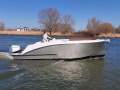 Maxima 680 Sport Lounge Konsolenboot