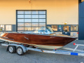 Boesch 560 Sundeck Runabout