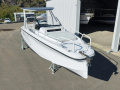 Axopar 25 Cross-Top Sport boat