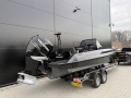 IRON 767 Barco cabinado