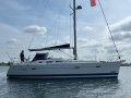 Beneteau Oceanis 373 Plachetní jachta