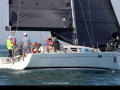 J Composite J 112E Yarış teknesi