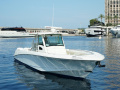 Boston Whaler Outrage 370 Motoryacht