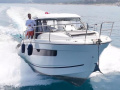 Jeanneau Yacht a motore