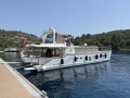KSS Schwarzer Motorkatamaran