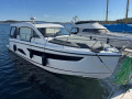 Sealine C390 Cabin cruiser