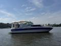 Sea Ray 300 Express Sportboot