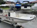 Boston Whaler 17 Montauk Yacht à moteur
