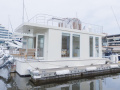 House Boat Japan 300 Houseboat