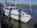 Moody Eclipse33 Deck Saloon