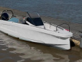 Axopar 22 Spyder Center console