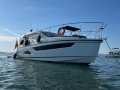 Sealine C390V Yate a motor